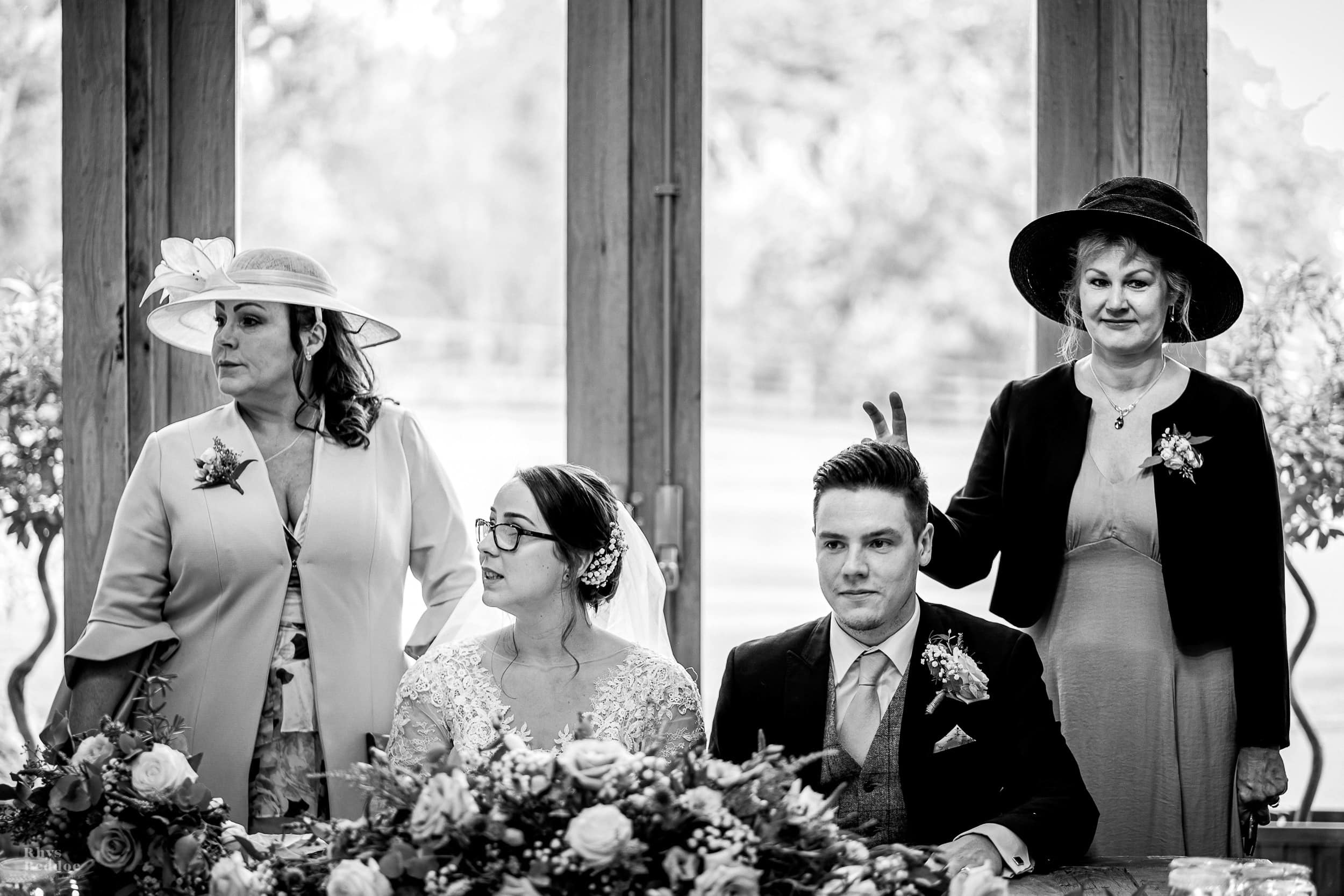 mythe barn wedding photography 015